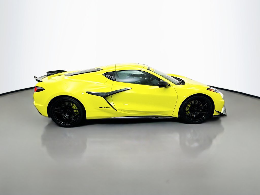 Used 2023 Chevrolet Corvette Z06 w/ Engine Appearance Package RWD image 9