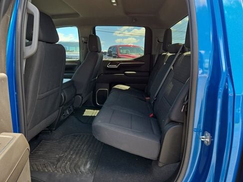 Used 2022 Chevrolet Silverado 1500 LT w/ Z71 Off-Road Package AWD/4WD image 12