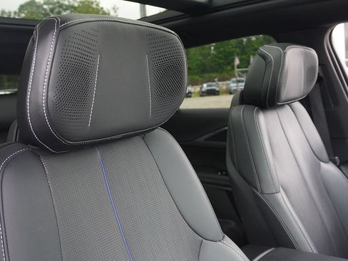 Used 2024 Cadillac Lyriq Luxury RWD image 35