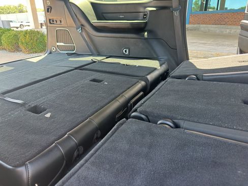 Used 2024 Jeep Wagoneer Series II w/ Flexible Seating Group RWD image 39