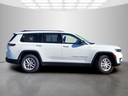 Used 2023 Jeep Grand Cherokee L Laredo image 3