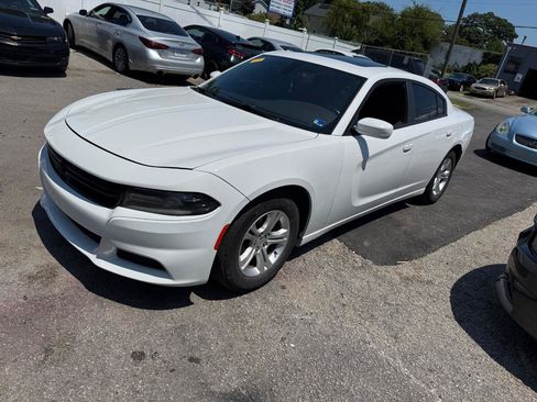 Used 2020 Dodge Charger SXT w/ Leather Interior Group RWD image 2