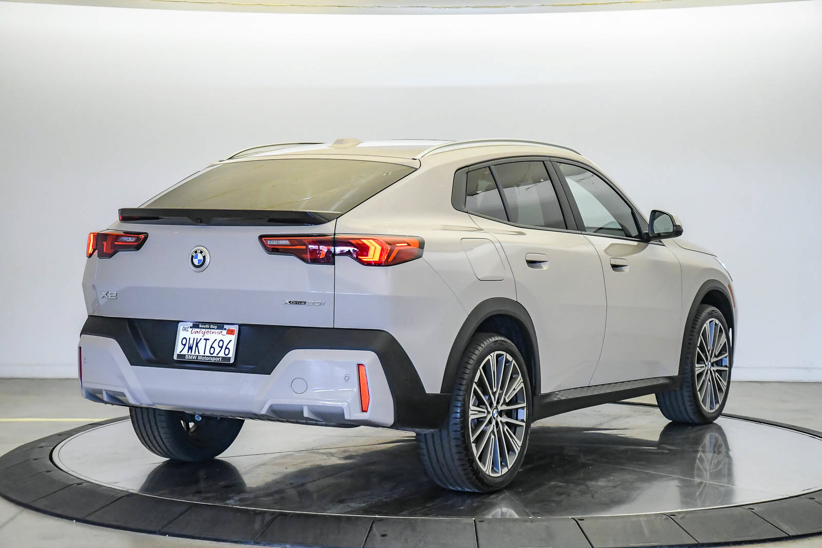 Used 2026 BMW X2 xDrive28i w/ Technology Package AWD/4WD image 4