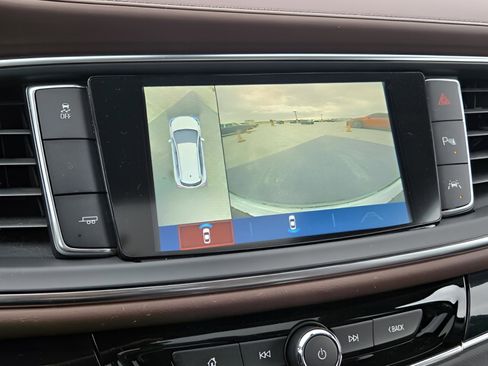 Used 2018 Buick Enclave Avenir w/ Avenir Technology Package image 23