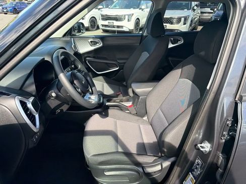 Used 2025 Kia Soul LX FWD image 6