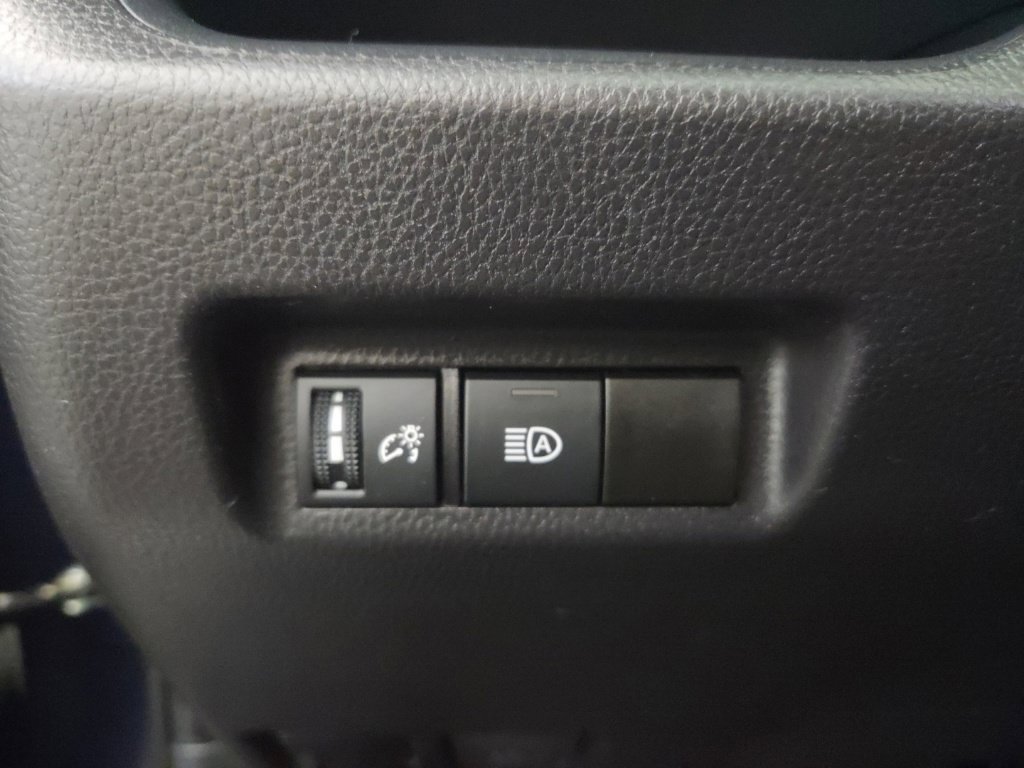 Used 2025 Toyota RAV4 XLE AWD/4WD image 28