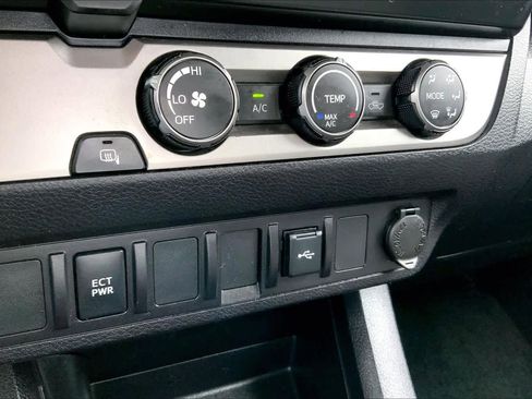 Used 2023 Toyota Tacoma SR RWD image 33
