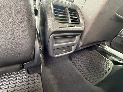 Certified 2024 Volkswagen Taos SE w/ MDO Package FWD image 21