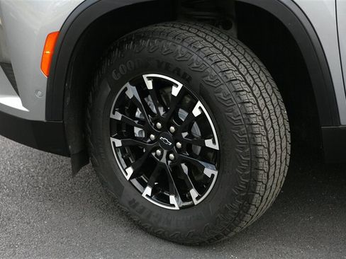 Used 2024 Chevrolet Traverse Z71 w/ Enhanced Driving Package AWD/4WD image 3