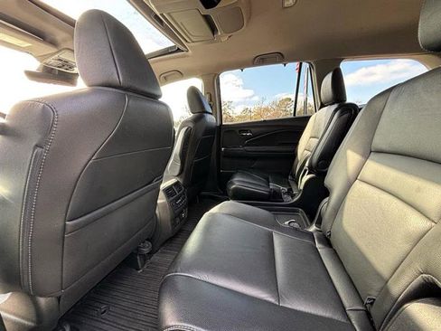 Used 2019 Honda Pilot Touring image 45