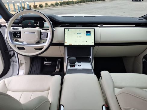 Used 2024 Land Rover Range Rover Long Wheelbase SE image 8