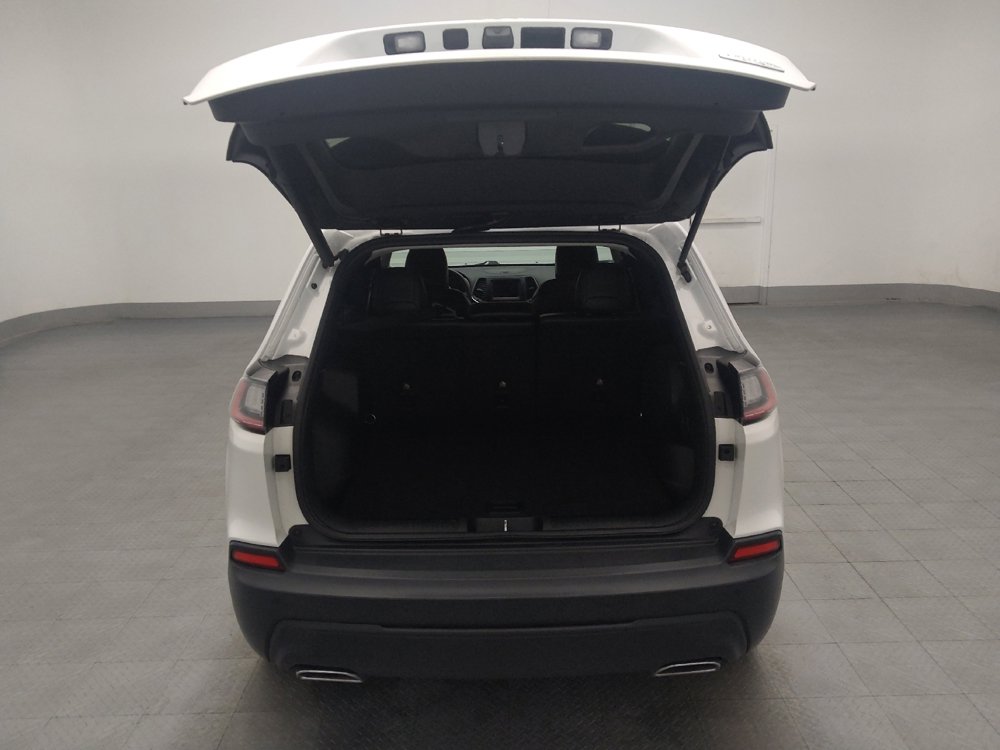 Used 2019 Jeep Cherokee Latitude Plus w/ Comfort/Convenience Group FWD image 29