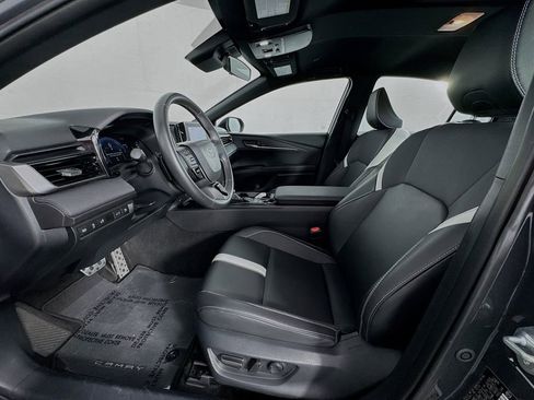 Used 2025 Toyota Camry SE image 15