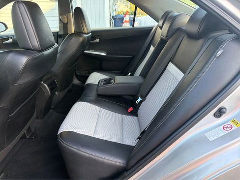 Used 2012 Toyota Camry SE FWD image 13