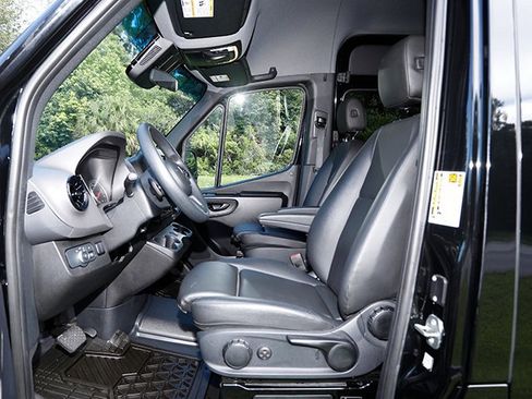 Used 2023 Mercedes-Benz Sprinter 3500 image 6