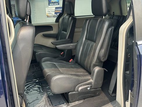 Used 2012 Chrysler Town & Country Touring w/ Entertainment Group #1 FWD image 14
