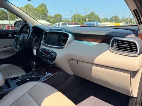 Used 2016 Kia Sorento EX FWD image 24