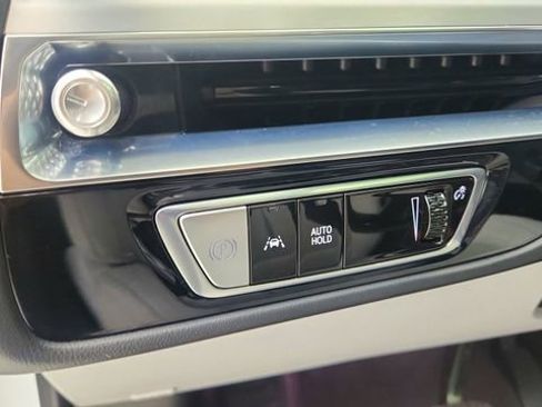 Used 2024 Cadillac Lyriq Luxury image 37