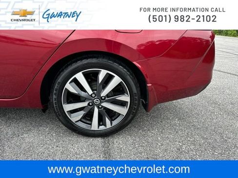 Used 2020 Nissan Versa SR w/ Convenience Package FWD image 10