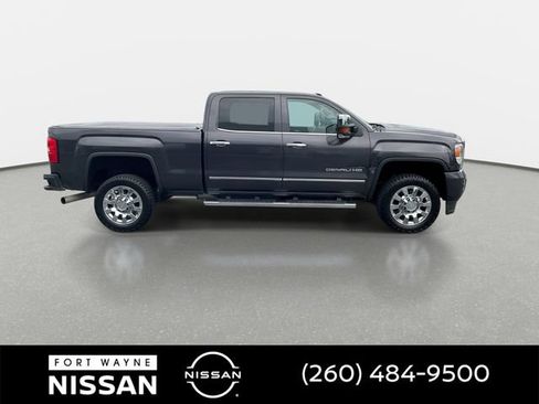 Used 2016 GMC Sierra 2500 Denali w/ Duramax Plus Package AWD/4WD image 32