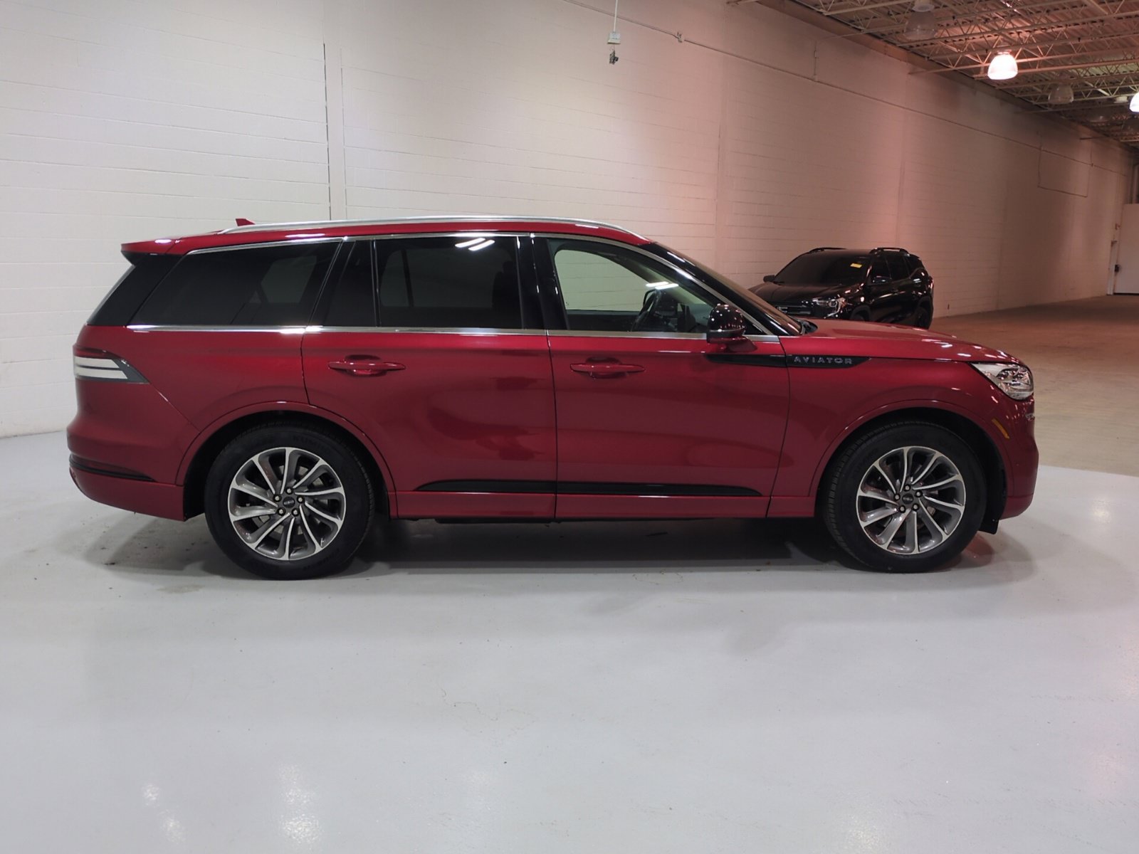 Used 2020 Lincoln Aviator Grand Touring w/ Equipment Group 301A AWD/4WD image 2