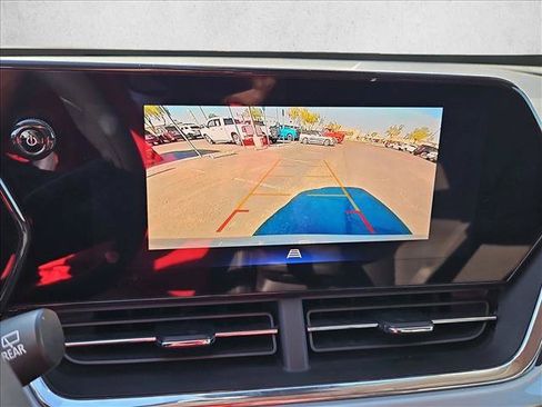 Used 2025 Chevrolet Trax LT FWD image 13