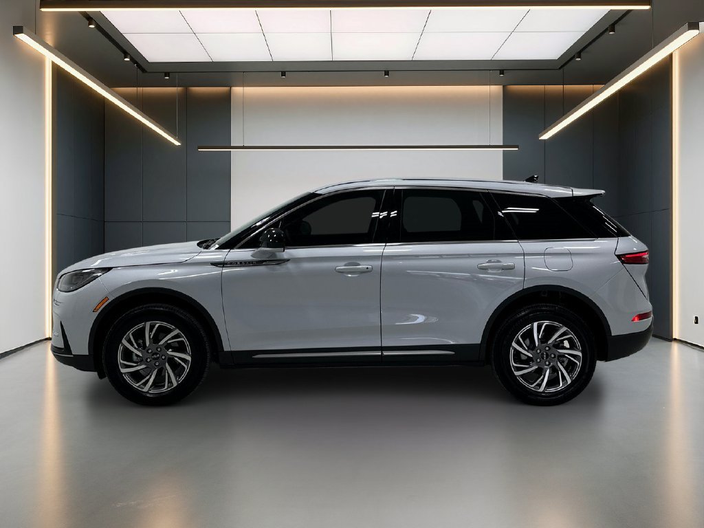 Used 2025 Lincoln Corsair FWD image 2