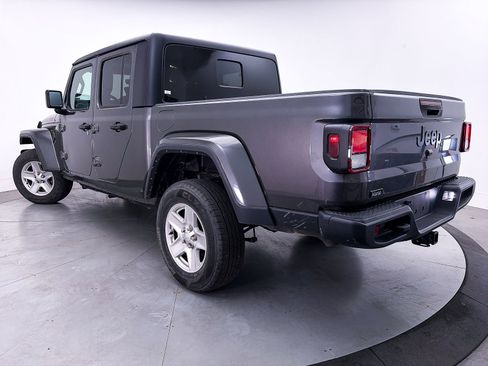 Used 2022 Jeep Gladiator Sport AWD/4WD image 2
