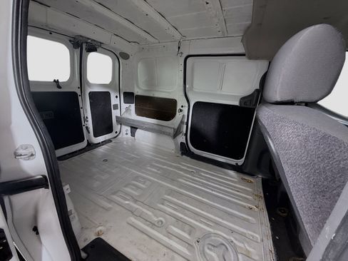 Used 2014 Nissan NV200 SV w/ Exterior Appearance Package image 25