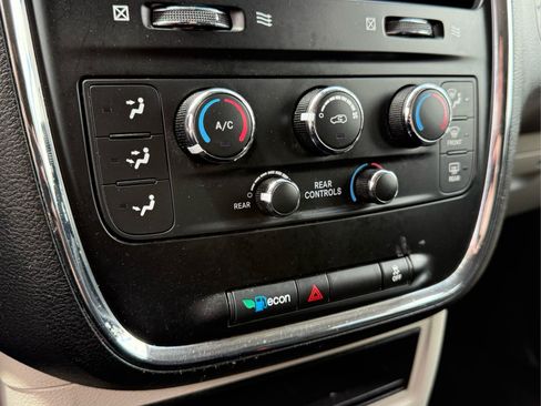 Used 2019 Dodge Grand Caravan SE w/ UConnect Hands-Free Group FWD image 21
