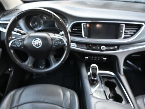 Used 2018 Buick Enclave Essence image 16