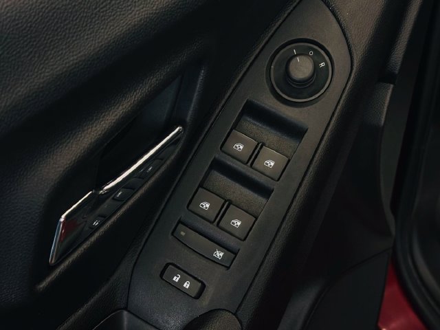 Used 2019 Chevrolet Trax LT w/ LT Convenience Package FWD image 32