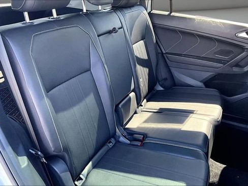 Used 2024 Volkswagen Tiguan SE w/ Panoramic Sunroof Package AWD/4WD image 25