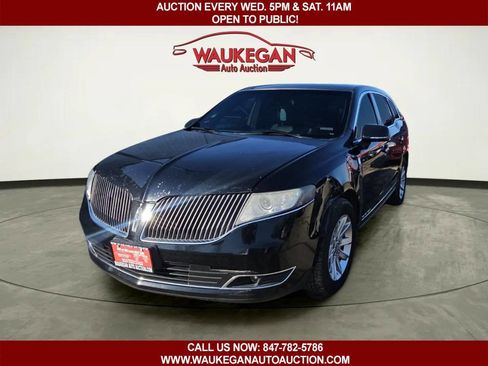 Used 2016 Lincoln MKT AWD image 1