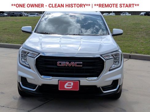 Used 2022 GMC Terrain SLE w/ Driver Convenience Package FWD image 2