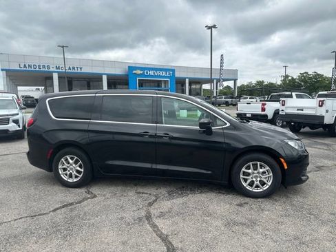 Used 2023 Chrysler Voyager LX FWD image 2