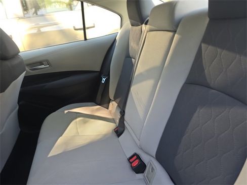 Used 2020 Toyota Corolla LE image 11