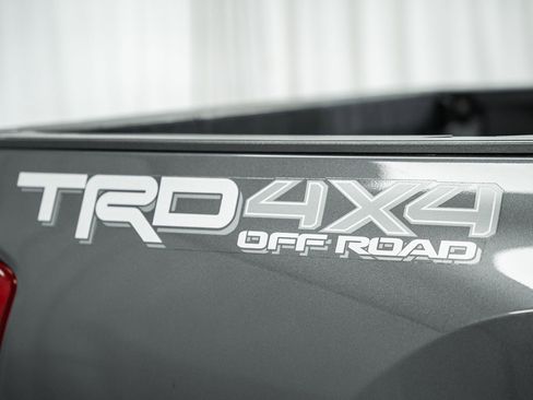 Used 2017 Toyota Tacoma TRD Off-Road image 17