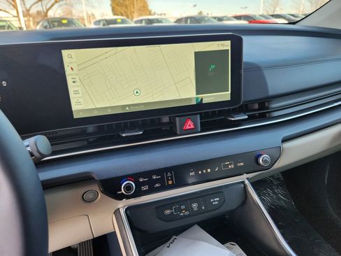 New 2026 Kia Carnival EX image 17