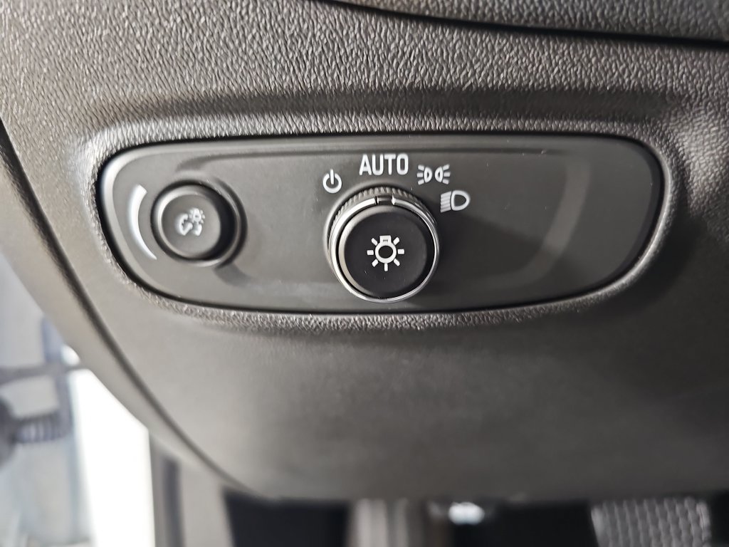 Used 2019 Chevrolet Equinox LT w/ Driver Convenience Package FWD image 32