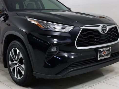 Used 2020 Toyota Highlander XLE image 42