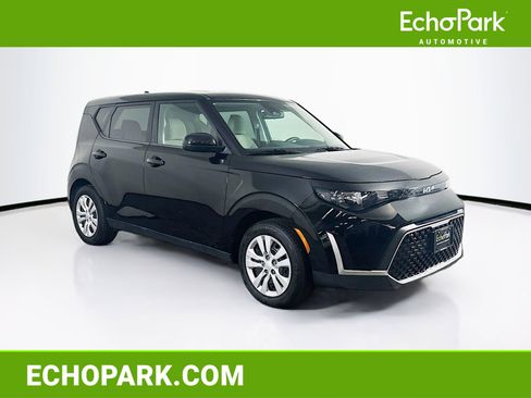 Used 2023 Kia Soul LX image 1