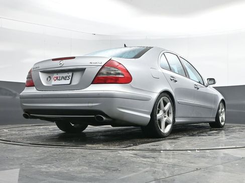 Used 2009 Mercedes-Benz E 350 4MATIC Sedan image 35