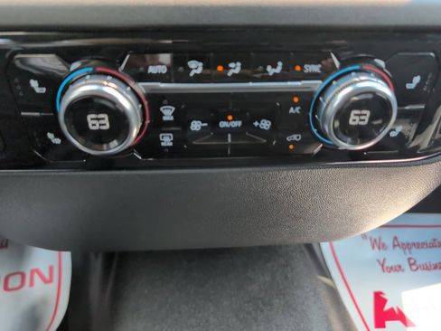 Used 2024 GMC Sierra 1500 SLT image 34