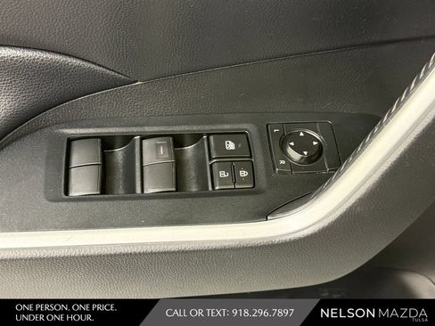 Used 2021 Toyota RAV4 XLE AWD/4WD image 21