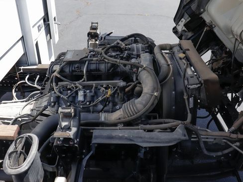 Used 2019 Isuzu NPR image 14