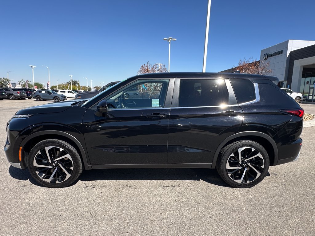 Used 2024 Mitsubishi Outlander SE AWD/4WD image 3