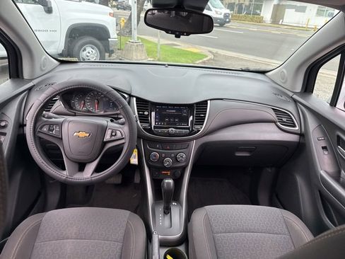 Used 2021 Chevrolet Trax LS w/ Tint and Cruise Package image 6