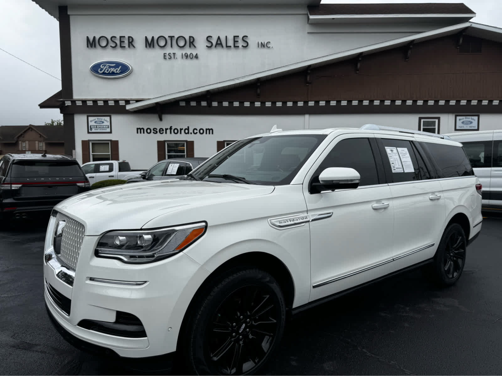 Used 2024 Lincoln Navigator L Reserve AWD/4WD image 1