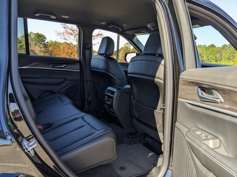 New 2025 Jeep Grand Cherokee Limited w/ Black Appearance Package image 46